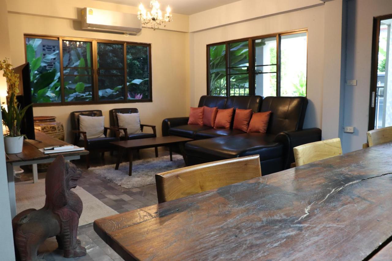 8Th House @ Center Of Chiangmai Old Town Lejlighed Chiang Mai Eksteriør billede