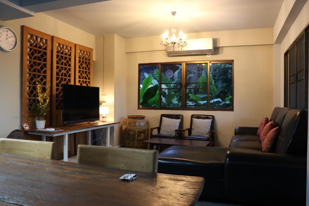 8Th House @ Center Of Chiangmai Old Town Lejlighed Chiang Mai Eksteriør billede
