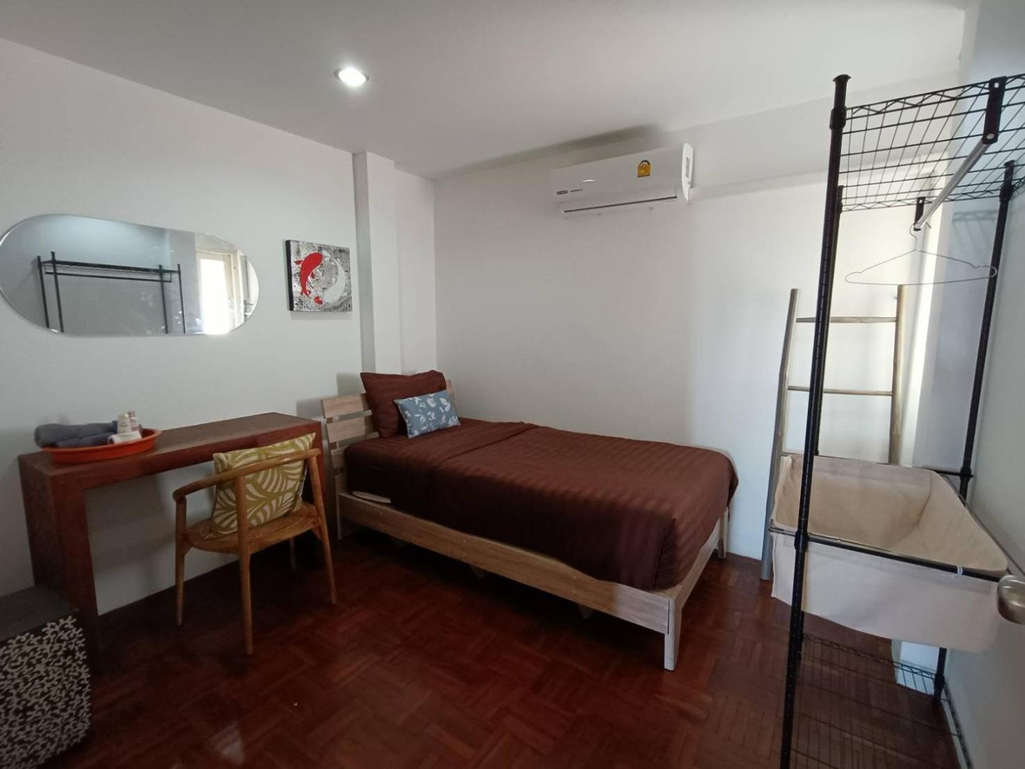 8Th House @ Center Of Chiangmai Old Town Lejlighed Chiang Mai Eksteriør billede